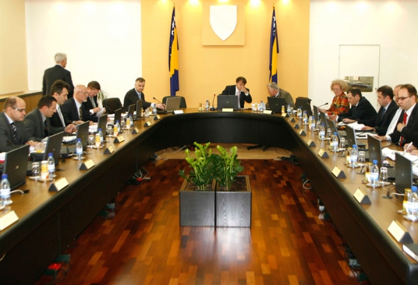 Pravobraniocima uz plate i novčane nagrade 