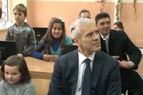 Djeca: Tadiću, pošalji nam Đokovića (Video)