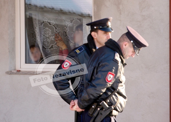 Drama u Kozarskoj Dubici: Ninić lagao da ima eksploziv i da je svezao djecu (Foto)