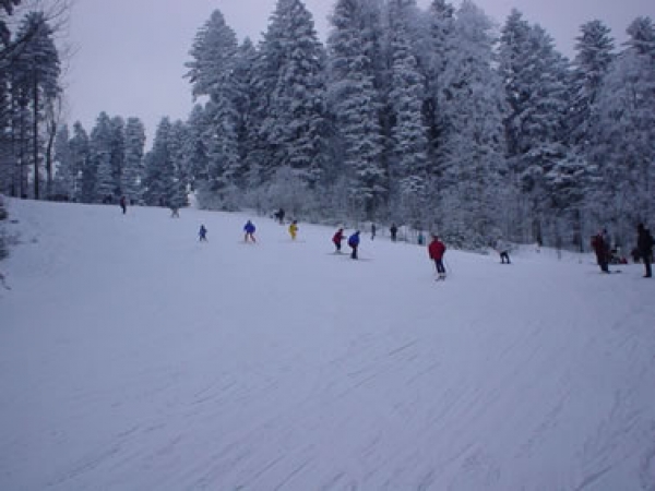 Na Kozari večeras počinje sezona skijanja