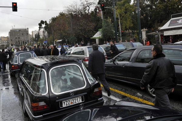Grčki pogrebnici demonstriraju, neće nove namete
