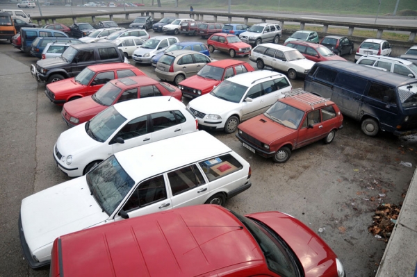 Stare automobile kradu samo da bi se provozali