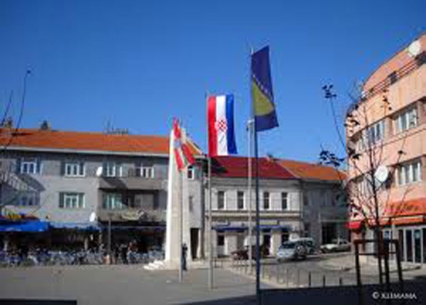 Skinuli zastavu BiH sa trga u Livnu