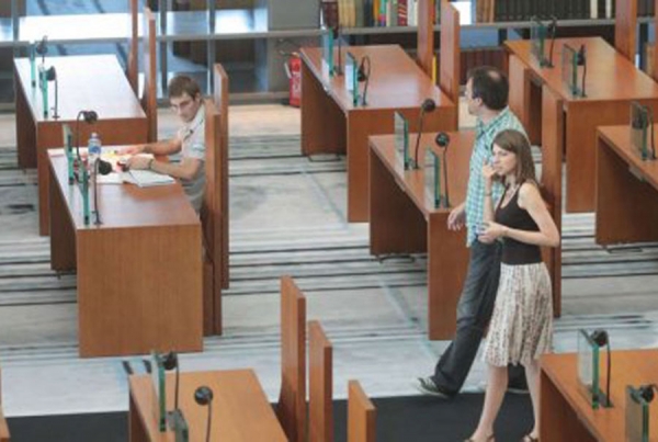 Moler propao kroz plafon biblioteke