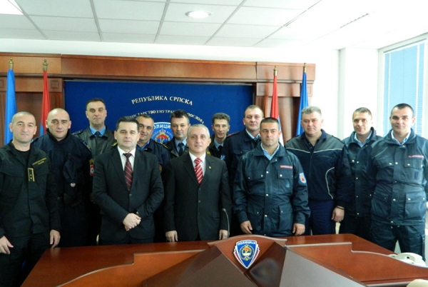 Nagrade za hrabre policajce, deminere i vatrogasce
