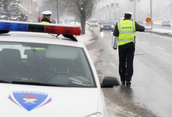 Ni policajci ne vežu pojas