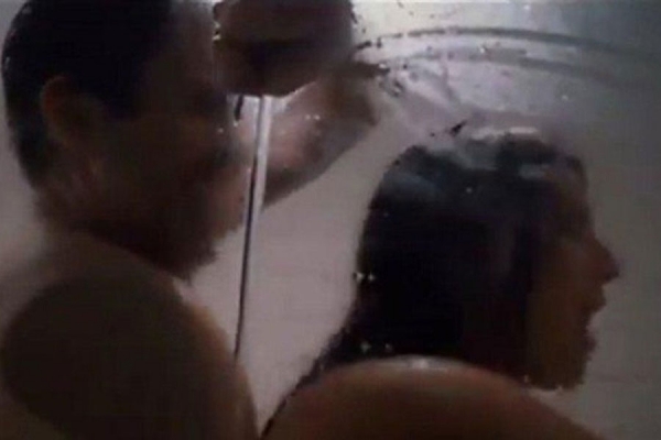 Vrući seks pod tušem, ispod stola i u autu (Foto, Video)