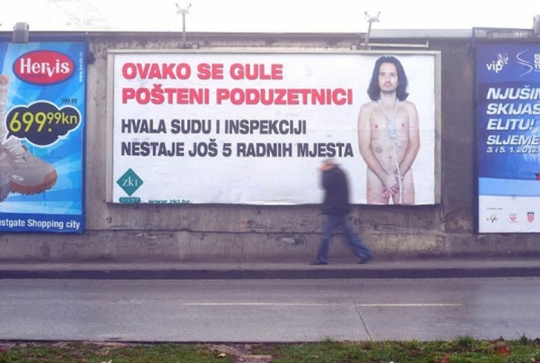 Go i sa omčom oko vrata zbog državnog reketa (FOTO)