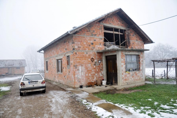 Lovačkom puškom ranio praunuku u vrat (Foto)