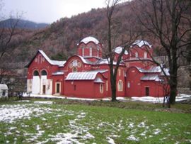 Albanci blokirali put ka manastiru Dečani