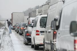 Na autoputu kod Vitinje blokirano 4000 vozila