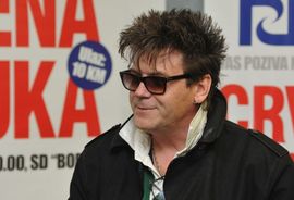Dražen Žerić Žera, frontmen benda Crvena jabuka: Naše pjesme ...