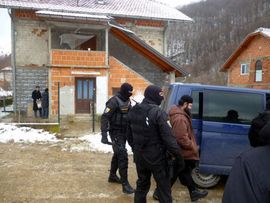Policijska akcija u Gornjoj Maoči: Uhapšen Nusret Imamović, vođa ...