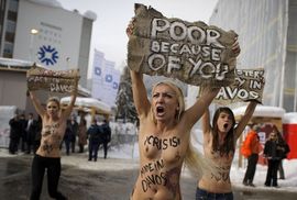 Protest Ukrajinki u toplesu u Davosu (Foto)