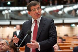 Davutoglu dolazi u Beograd