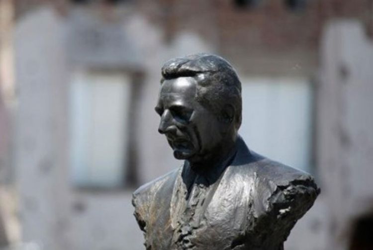 Bista Franje Tuđmana bačena u more