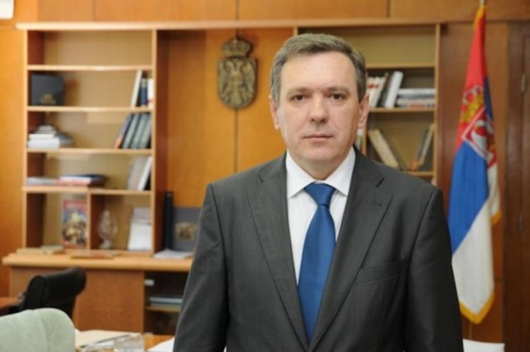 Kamenovano vozilo ministra Bogdanovića