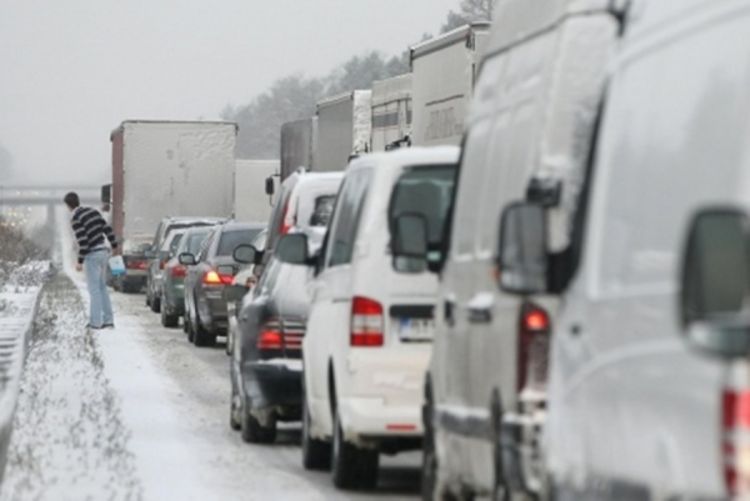 Na autoputu kod Vitinje blokirano 4000 vozila