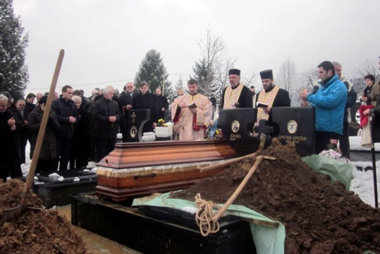 Sahranjena majka Momčila Krajišnika