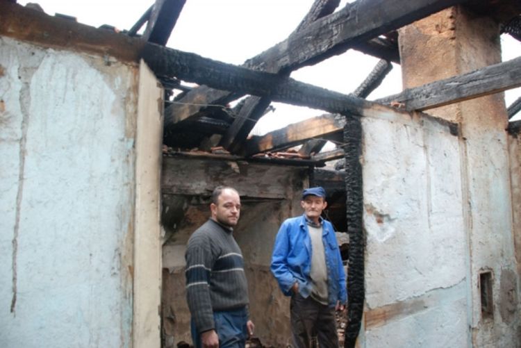 Požar u Ljubiji kod Prijedora: Osam porodica bez krova nad glavom (Foto)