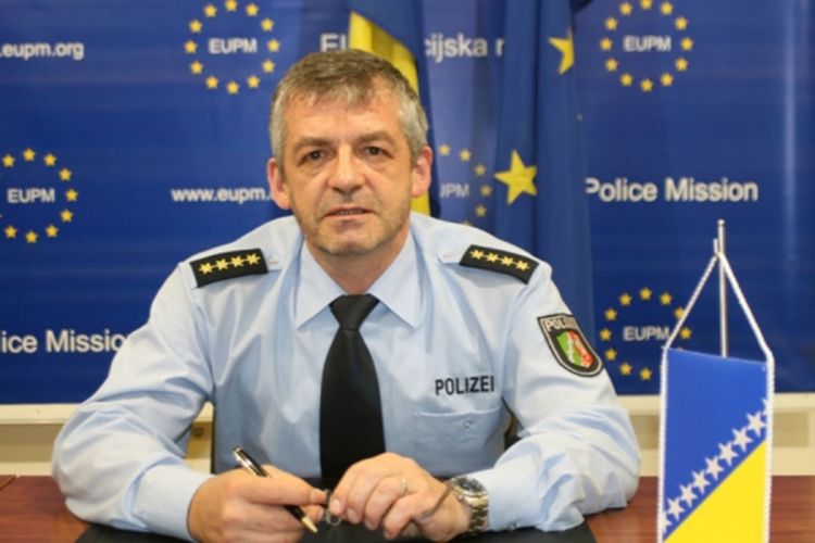 Stefan Feler: Građani pod uticajem korupcije na svim nivoima