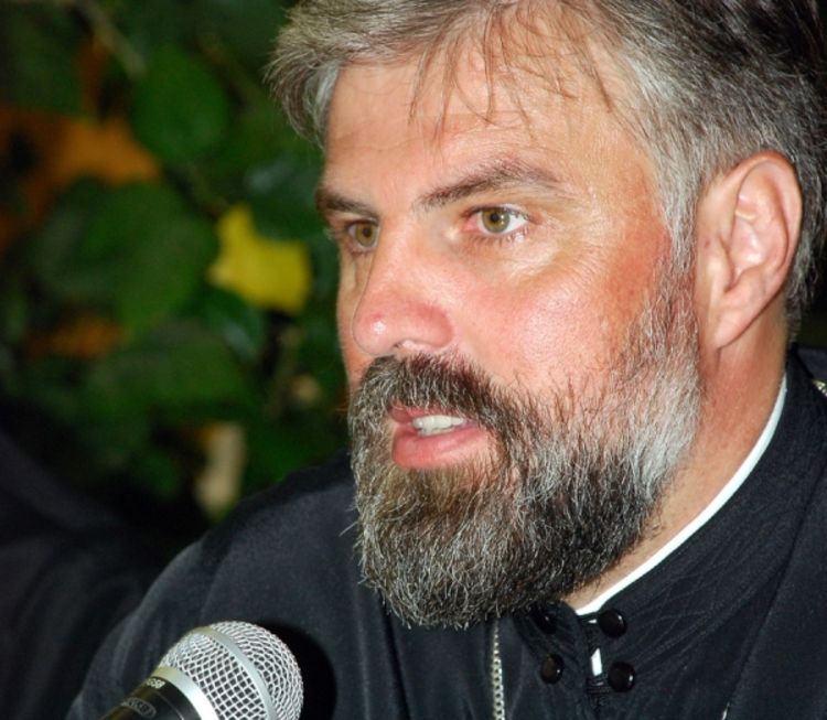 Grigorije: Dio medija u ratnohuškačkom mulju