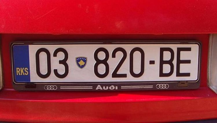Traže da Srbi koriste kosovske tablice