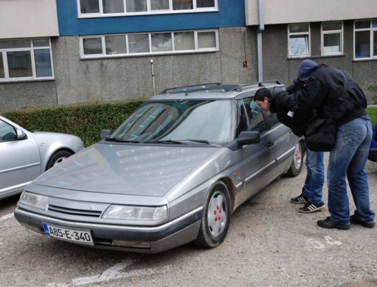 Pio zajedno sa prijateljem pa ga slučajno upucao u autu