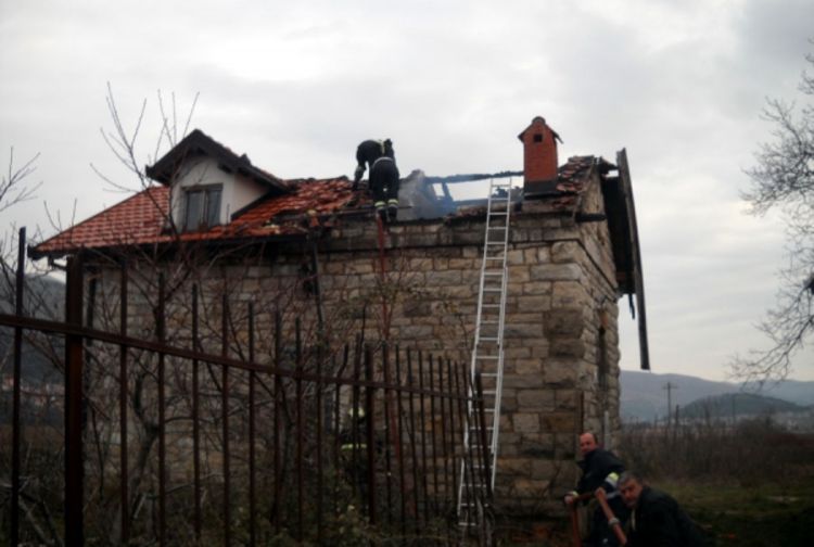 Gorjela napuštena kuća u Trebinju