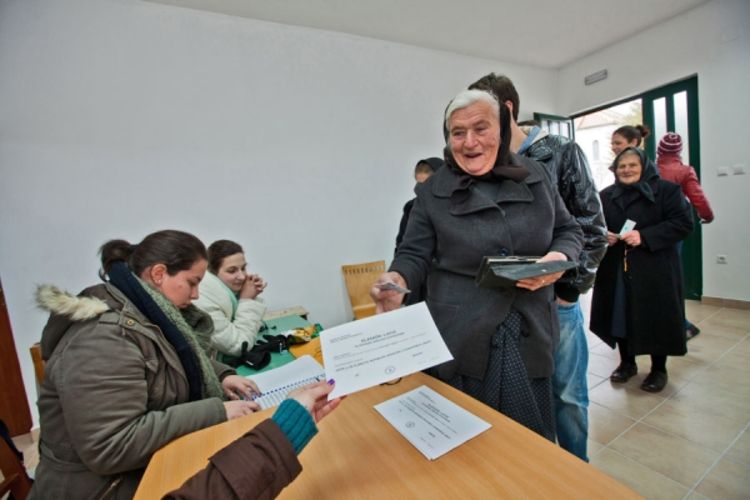 Zatvorena birališta u Hrvatskoj, prvi rezultati oko 20 sati