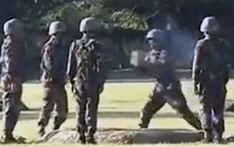 Pogledajte kako kineski vojnici vježbaju sa aktiviranom bombom (Video)