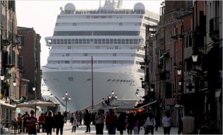UNESCO traži zabranu ulaska velikih turističkih brodova u Veneciju