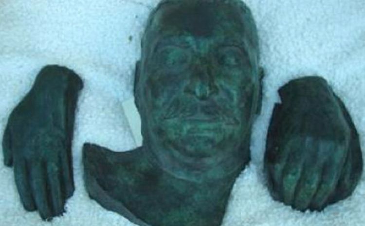 Bronzani kalup posmrtne maske Staljina prodat na aukciji