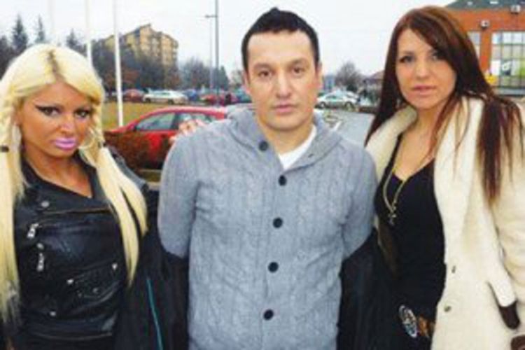Gagijeve nove pjevačice predmet sprdnje na fejsu