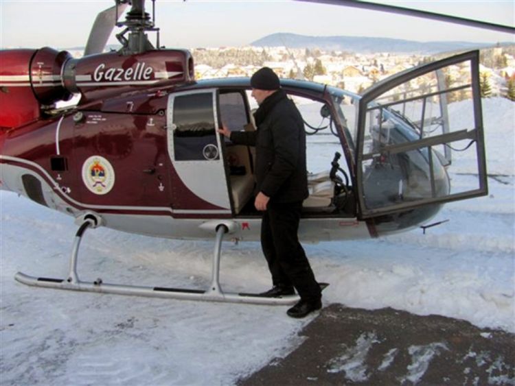 Helikopterom dopremali pomoć selima kod Sokoca