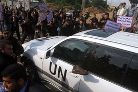 Palestinci Ban Ki-muna gađali cipelama i stolicama (VIDEO)