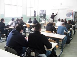 Sve manje srednjoškolaca, a više profesora