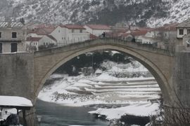 Promrzli igrači Hemofarma poslije 49 sati u autobusu stigli u hotel u ...