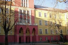 Učenik petog razreda iscipelario učiteljicu
