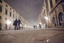 Snježna vijavica na jugu, orkanski vjetar prekinuo saobraćaj