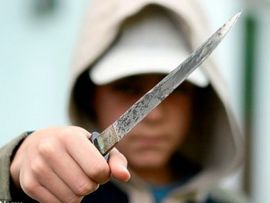 Banjaluka: Prijeteći nožem, od frizerke oteo 30 KM