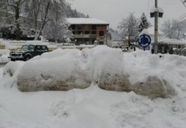 Snijeg ruši krovove po Srebrenici