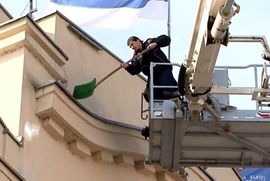 Uklonjen led i snijeg koji je mogao da ugrozi prolaznike (FOTO)