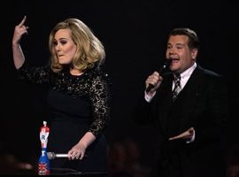 Brit Awards: Izrevoltirana Adel pokazala srednji prst