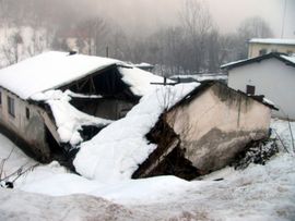 Snijeg uništava stambene i pomoćne objekte u Srebrenici