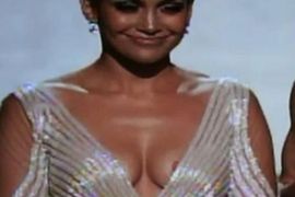 Da li je J. Lo otkrila bradavicu na dodjeli Oskara? (FOTO, VIDEO)