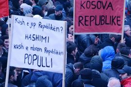 Demonstranti blokirali zgradu Vlade Kosova