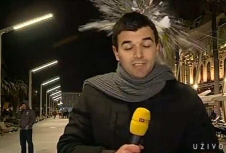 Novinar RTL-a, tokom javljanja uživo, pogođen grudvom u glavu (VIDEO)