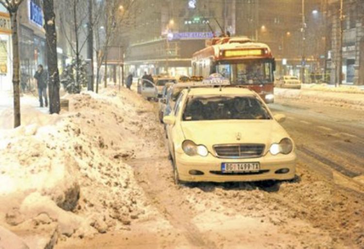 Beograđanka se zamalo porodila u taksiju