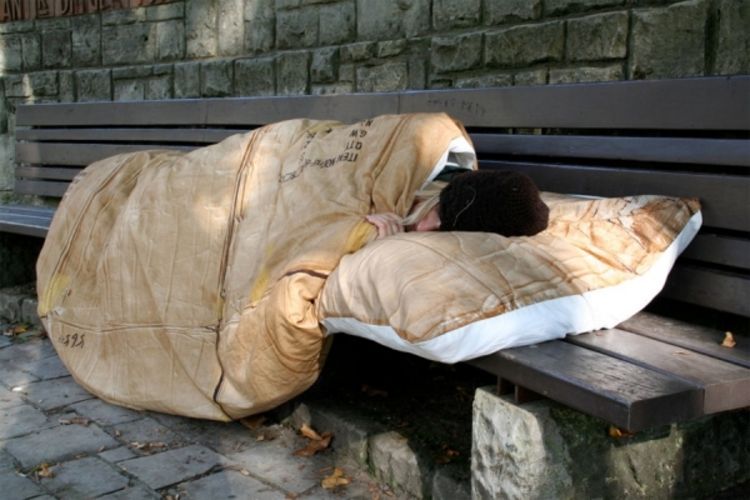 Posteljina koja podsjeća na kartonske kutije meta kritika